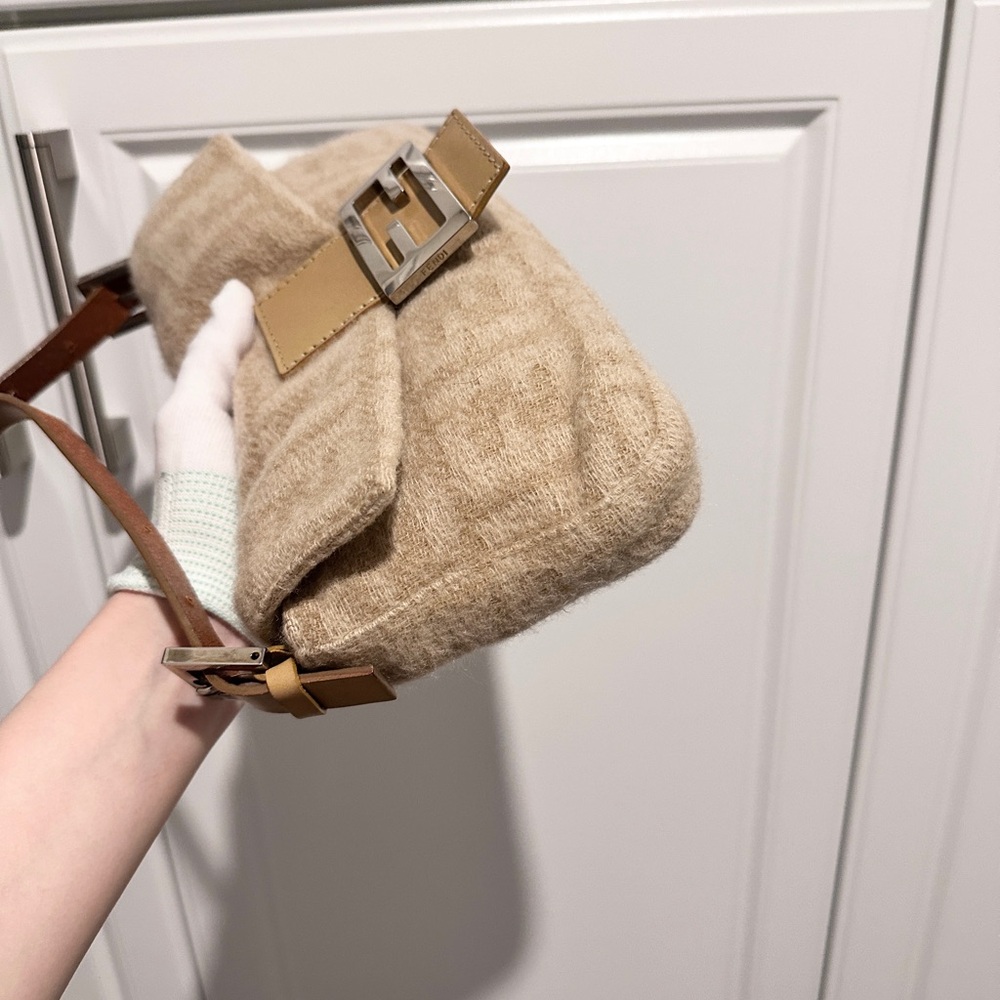 FENDI | Vintage Wool Baguette - Picture 8 of 14